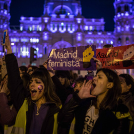 La manifestación de la huelga feminista con motivo del Día de la Mujer, a su paso por Cibeles, en Madrid.-JAIRO VARGAS