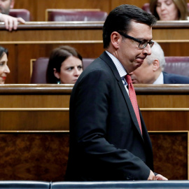 El ministro de Economía, Román Escolano, durante la primera sesión del primer día de debate de totalidad a los Presupuestos Generales del Estado de 2018, en el Congreso. EFE/Mariscal