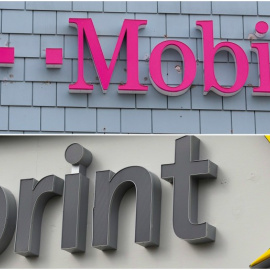 Los logos de las operadoras de móvil Sprint y T-Mobile en Nueva York. EFE