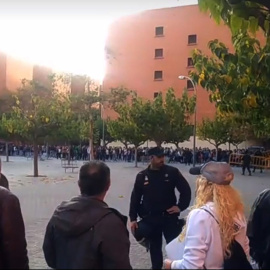 La ultraderecha trata de impedir un acto académico en la Universitat de València. / JC