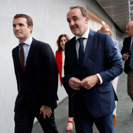 Pablo Casado junto al líder de UPN, Javier Esparza, en una imagen de archivo. EFE