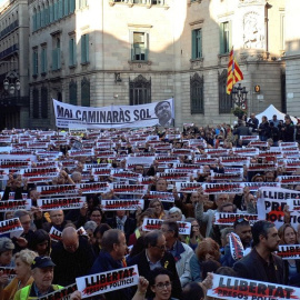 Concentració a la Plaça de Sant Jaume de Barcelona en els sis mesos de l'empresonament d'Oriol Junqueras i Joaquim Forn. | Òmnium Cultural.