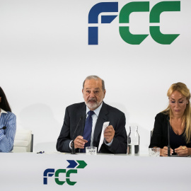 Esther Koplowitz, Carlos Slim, y Esther Alcocer Koplowitz, en la presentación del plan estratégico de FCC. EFE