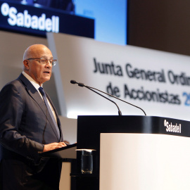 El presidente de Banco Sabadell, Josep Oliu, durante la junta de accionistas, en Alicante.EFE/MORELL