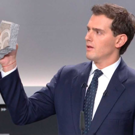 Albert Rivera ha sacado un adoquín en el debate electoral.