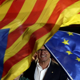 El presidente catalán, Artur Mas durante la celebración con sus simpatizantes de los resultados electorales de 'Junts pel Si' dentro del recinto del Born Centre Cultural de Barcelona. EFE/Alberto Estévez