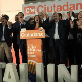 La candidata a la presidencia de la Generalitat por Ciutadans, Inés Arrimadas y el líder del partido, Albert Rivera durante la rueda de prensa ofrecida hoy para valorar los resultados de la formación en las elecciones catalanas. EFE/Marta P