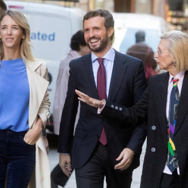 Cayetana Álvarez de Toledo, Pablo Casado i Rosa Díez, just abans de l'acte del PP a Barcelona. EFE / MARTA PÉREZ