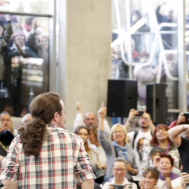 El candidato a presidente del Gobierno de Unidas Podemos, Pablo Iglesias, durante el encuentro con simpatizantes junto a los candidatos vascos en Bilbao, en la víspera del final de campaña electoral del 10N. EFE/Luis Tejido