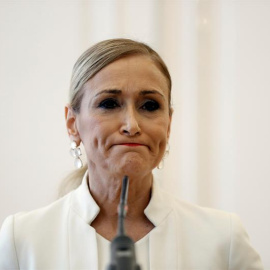 Cristina Cifuentes durante la rueda de prensa en la que ha anunciado su dimisión. - EFE