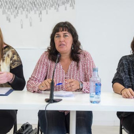 Rueda de prensa de Auxiliadora Honorato, Paula Baeza y Clara Serra para presenta una PNL sobre violencia mahista en 13 parlamentos autonómicos. Foto FLICKR de PODEMOS