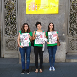 Las representantes del Sindicato de Estudiantes, a la salida de su reunión con el ministro de Educación/EUROPA PRESS