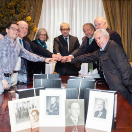 Fotografía facilitada por la Fundación Unicaja de la reunión mantenida hoy con los herederos de Antonio y Manuel Machado/EFE