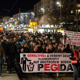 Manifestación convocada por Pegida el pasado lunes 12 de enero de 2015 en Dresde. / ARNO BURGI / EFE