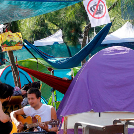 Detalle de la acampada juvenil denominada Asamblea Plaza Uni y protagonizada por la "Generación 14-O", fecha de la sentencia del Procés. EFE / Quique García