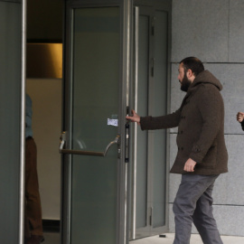 El edil de Ahora Madrid Guillermo Zapata, a su llegada a la Audiencia Nacional. EFE/Fernando Alvarado