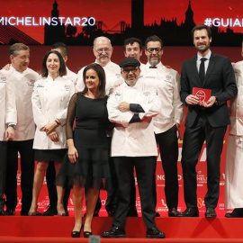 Los cocineros lusos y españoles con tres estrellas Michelín posan durante la presentación de la Guía Michelín España y Portugal 2020. /EFE