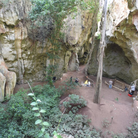 Entrada de la cueva de Panga ya Saidi, en Kenia. /MOHAMMAD SHOAEE