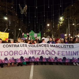 La capçalera de la manifestació feminista del 25-N. CÈLIA MUNS.