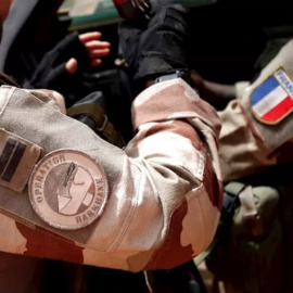 Soldados de Francia con el logo de la 'Operación Barkhane'. / REUTERS - BENOIT TESSIER