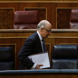 El ministro de Hacienda, Cristóbal Montoro, durante el Pleno del Congreso que ha debatido los Presupuestos Generales del Estado de 2018. EFE/Emilio Naranjo