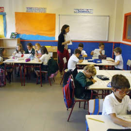 Varios niños en una de las clases del CEIP Josep Tarradellas de Madrid. EFE