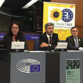 El eurodiputado Jordi Soler (ERC), Diana Riba, Andreu Van den Eynde y el eurodiputado Ramon Tremosa, este martes en el Parlamento Europeo. CB