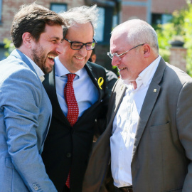 L'exconseller a l'exili Toni Comín, el president del Govern català, Quim Torra, i l'exconseller a l'exili Lluis Puig, al municipi belga de Waterloo. EFE