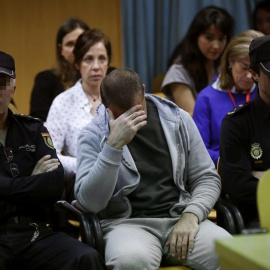 Antonio Ortiz, el presunto pederasta de Ciudad Lineal, en el juicio contra él en la Audiencia Provincial de Madrid acusado de secuestrar y abusar sexualmente de cuatro niñas, de entre cinco y nueve años, entre 2013 y 2014. EFE/Chema Moya