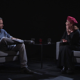 Pablo Iglesias y Verónica Forqué durante la entrevista en 'Otra Vuelta de Tuerka',