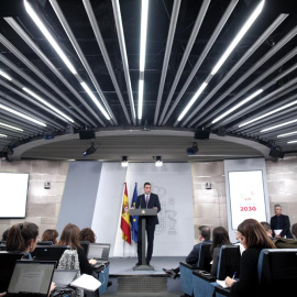 El presidente del Gobierno, Pedro Sánchez, en la rueda de prensa tras la primera reunión del Cnsejo de Ministros del Gobierno de coalición de PSOE y Unidas Podemos en la XIV Legislatura, en el Palacio de la Moncloa. E.P./Eduardo Parra