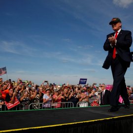 El candidato republicano a la presidencia de los Estados Unidos, Donald Trump, en un mítin en Sanford, Florida. REUTERS/Jonathan Ernst