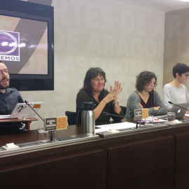 El secretario general aragonés de Podemos, Pablo Echenique, la eurodiputada y secretaria de Rescate Ciudadano de Podemos, Tania González; la responsable de Relaciones Institucionales de la formación, Auxiliadora Honorato, y la diputada auto