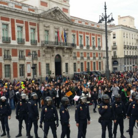 La marcha contra el decreto 3+2 en Madrid ha terminado con cargas policiales por incidentes entre dos grupos./ EUROPA PRESS