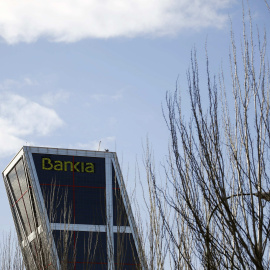 Detalle de la Torre Kio, en la madrileña Plaza de Castilla, donde tiene su sede Bankia. REUTERS