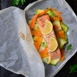 Salmón preparado para la papillote con verduras