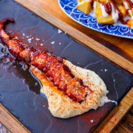 Pulpo a la plancha con crema de patatas