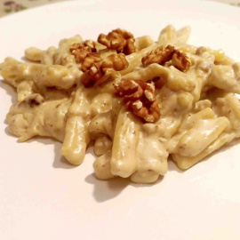  Pasta con gorgonzola y nueces. Pato Confinado.