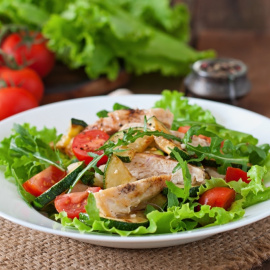 Ensalada de pollo y calabacín. 