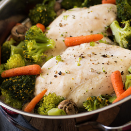 Verduras y pechuga de pollo al vapor. 