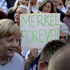 La canciller alemana Angela Merkel en un acto de campaña de la CDU el pasado septiembre en las elecciones locales en Berlin. REUTERS/Fabrizio Bensch