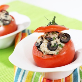  Tomates rellenos de atún y olivas.