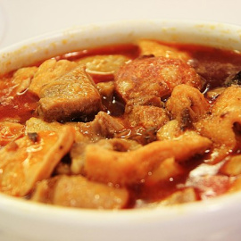 Callos a la madrileña. Foto: Javier Lastras. Wikimedia Commons. 