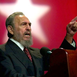 Imagen de archivo de Fidel Castro dando un discurso. REUTERS