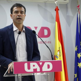 El líder de UPyD, Andrés Herzog, en rueda de prensa. EFE