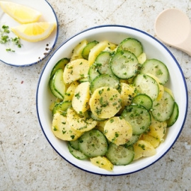  Ensalada de patatas y pepino.