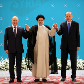 El presidente ruso, Vladimir Putin, el presidente iraní, Ebrahim Raisi, y el presidente turco, Tayyip Erdogan. -Sputnik/Sergei Savostyanov