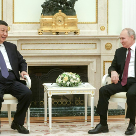 El presidente chino Xi Jinping se reúne con el presidente ruso Vladimir Putin en el Kremlin, a 20 de marzo de 2023, en Moscú (Rusia). Foto: Kermlin / Dpa