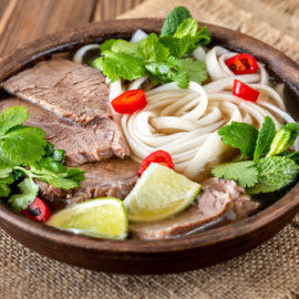 Sopa pho ternera. 