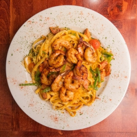 Pasta de gambas cajún. 